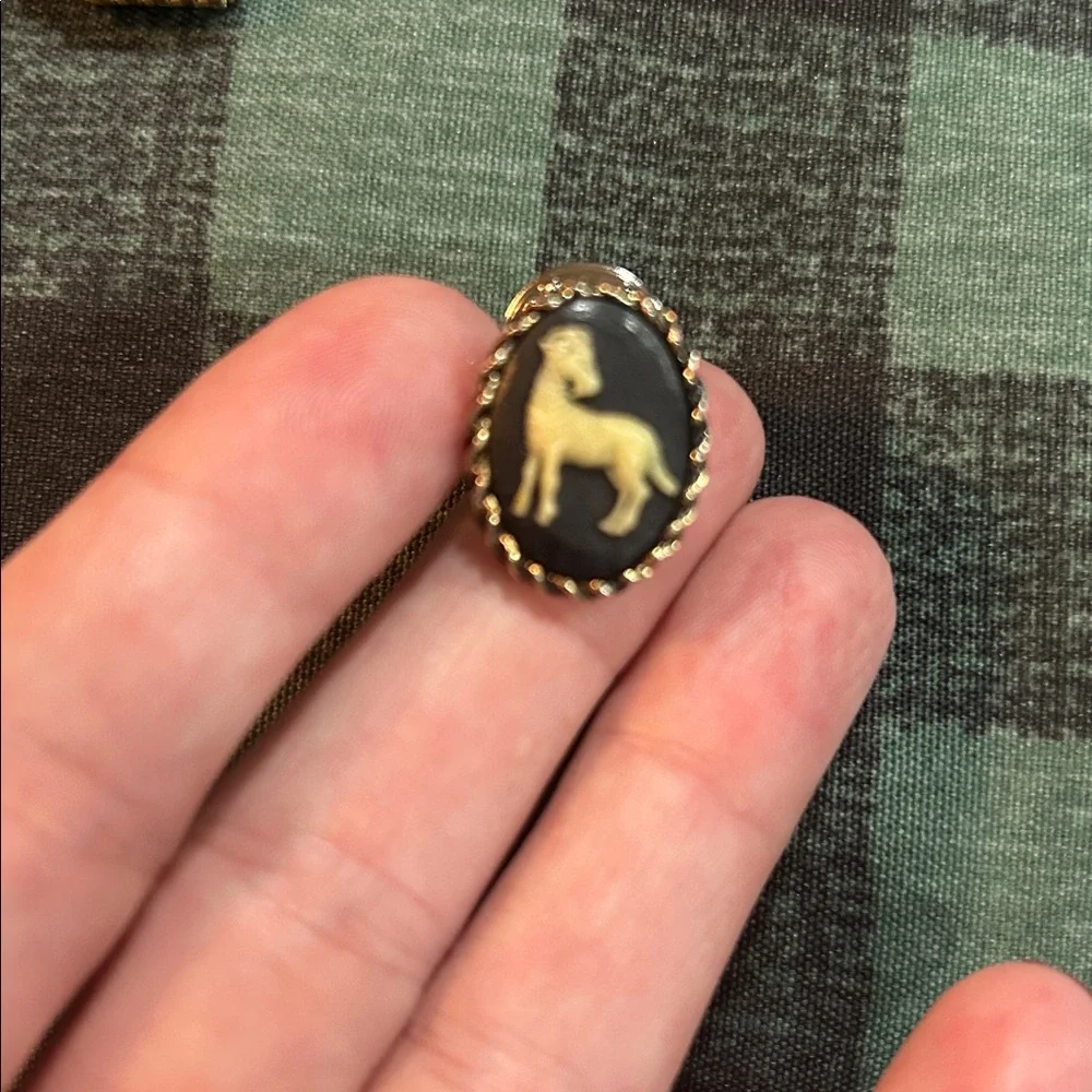 vintage gold tone cameo ram goat Aries mesh wrap-around cufflinks and tie clip